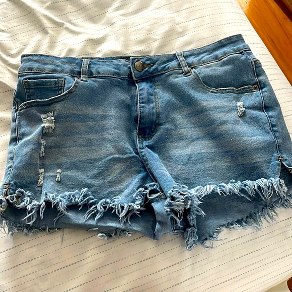 Denim shorts - Picture 1 of 3